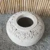 Artikelbild 5 des Artikels “Flacher runder Topf im balinesischen Stil, mit Schnitzereien - 70cm Durchmesser, 45 cm Höhe, Taro-Sand “